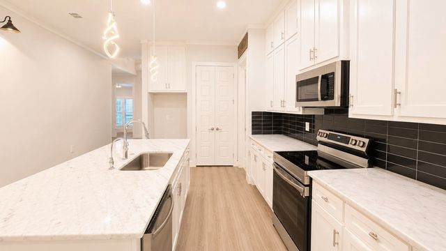 1800 Kirnwood Drive, Dallas, TX 75232