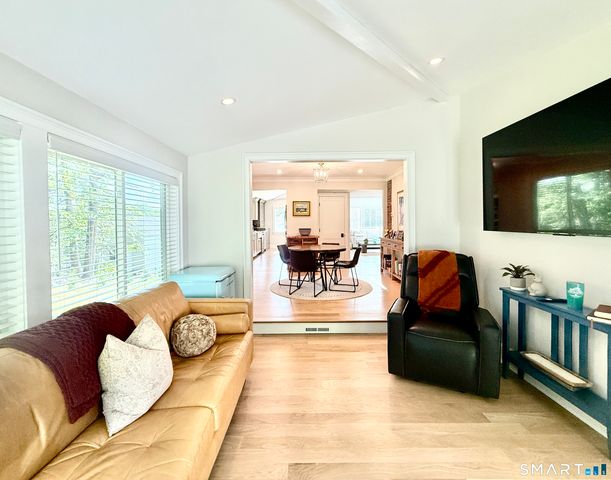 -225 Hoyt Street, Darien, CT 06820