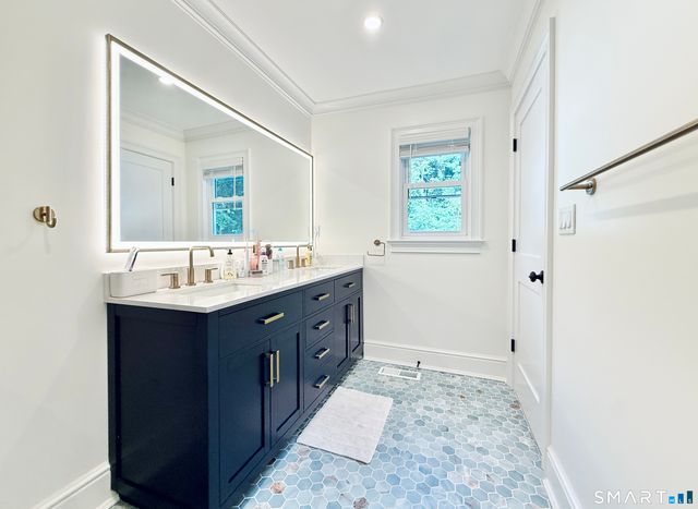 -225 Hoyt Street, Darien, CT 06820