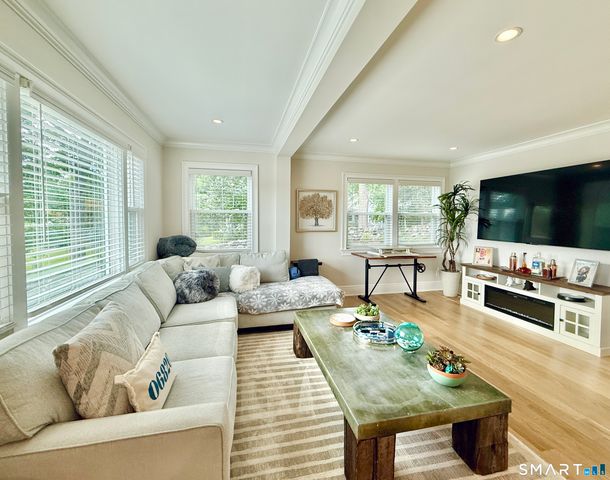 -225 Hoyt Street, Darien, CT 06820