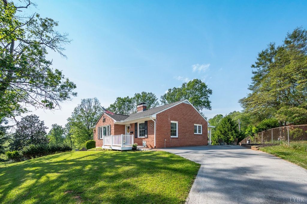1235 Ashland Circle, Bedford, VA 24523