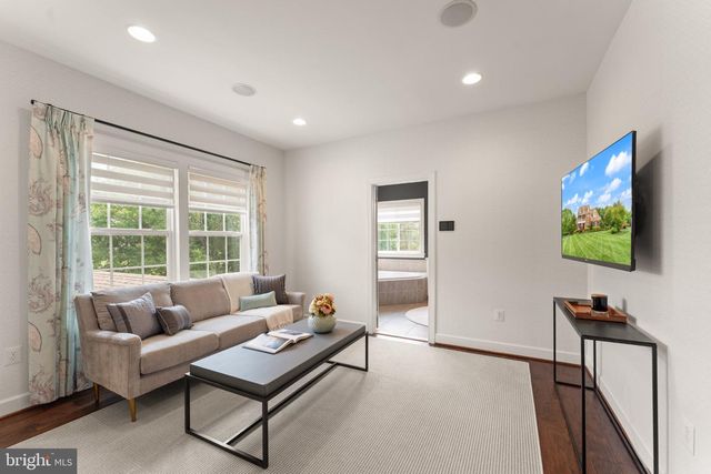 23044 CREIGHTON FARMS DR, Leesburg, VA 20175