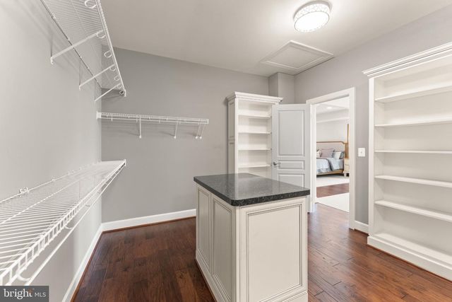 23044 CREIGHTON FARMS DR, Leesburg, VA 20175