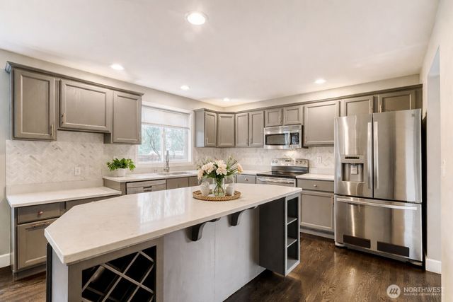 25403 Cumberland Way, Black Diamond, WA 98010