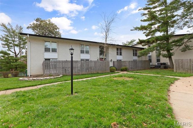 10415 Briarbend Drive 2, St Louis, MO 63146