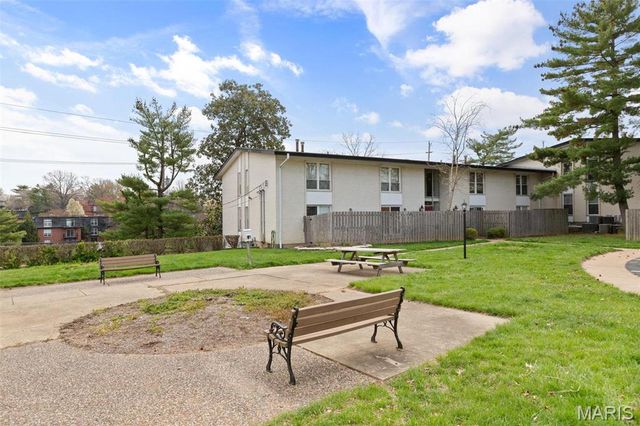 10415 Briarbend Drive 2, St Louis, MO 63146
