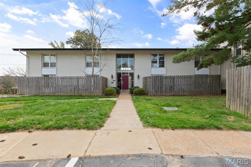 10415 Briarbend Drive 2, St Louis, MO 63146