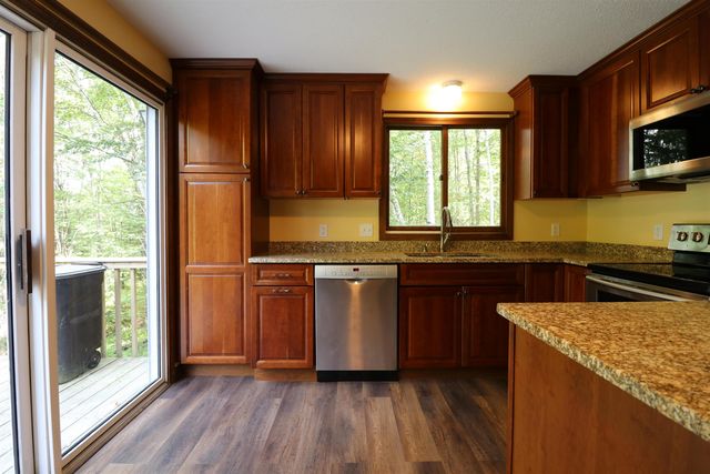 28 Manchester Drive, Lebanon, NH 03766