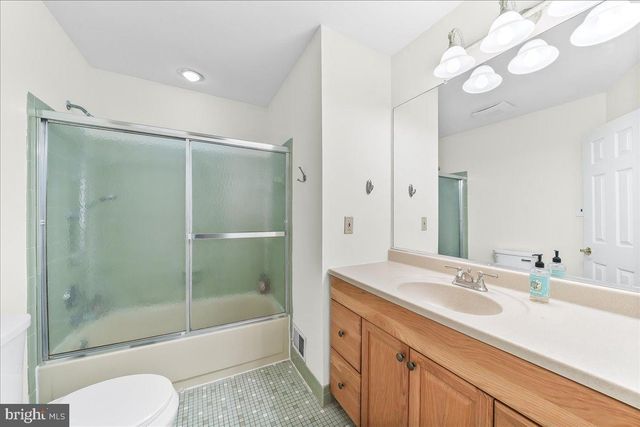 183 BISHOP DR, Aston, PA 19014