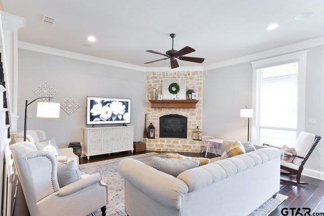 521 Susie St, Chandler, TX 75758