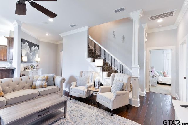 521 Susie St, Chandler, TX 75758