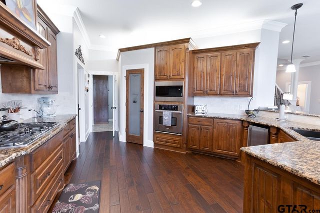 521 Susie St, Chandler, TX 75758