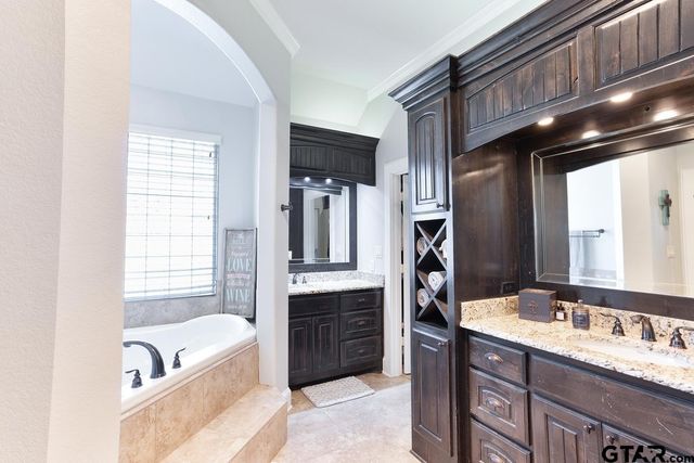 521 Susie St, Chandler, TX 75758