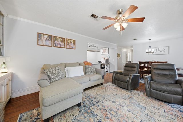 908 Pine Drive, Caldwell, TX 77836
