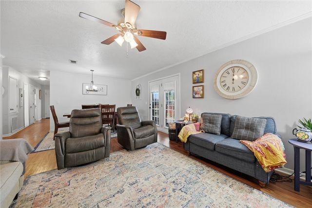 908 Pine Drive, Caldwell, TX 77836