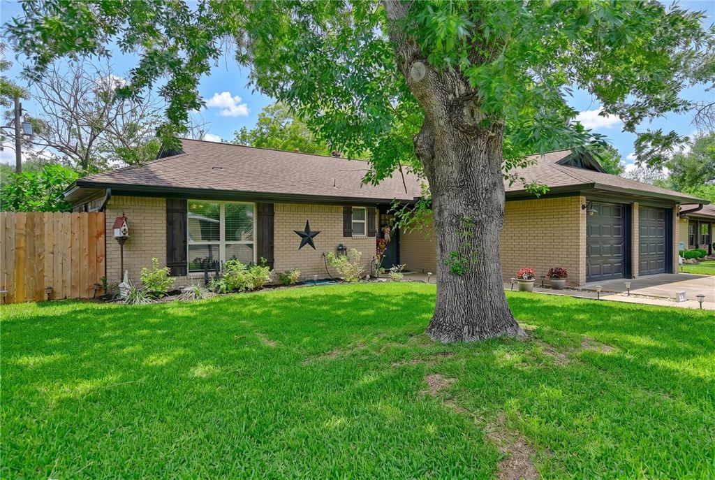 908 Pine Drive, Caldwell, TX 77836