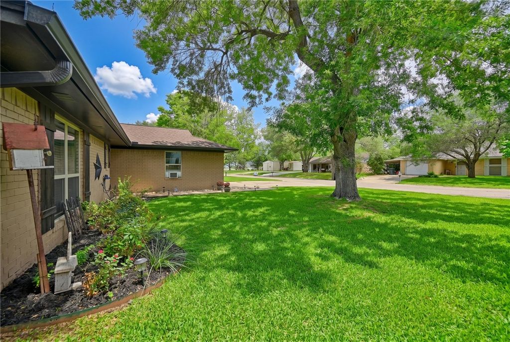 908 Pine Drive, Caldwell, TX 77836 — photo 3