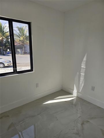 2923 NW 16th Ave, Miami, FL 33142