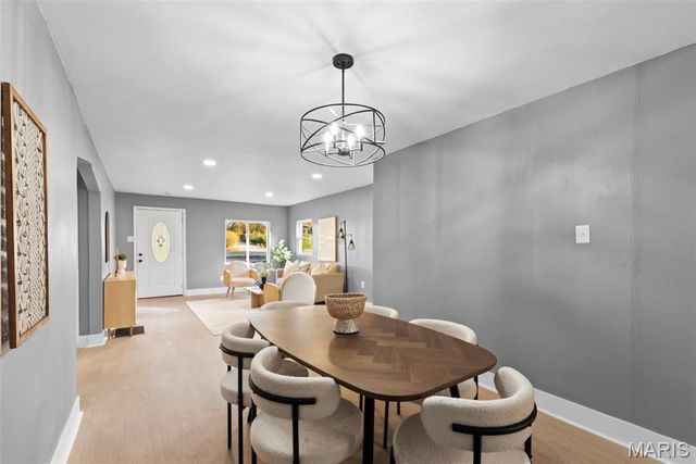 3221 Suncrest Avenue, St Louis, MO 63114