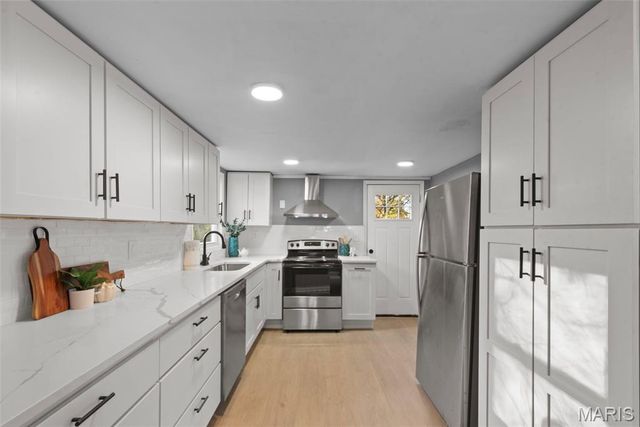 3221 Suncrest Avenue, St Louis, MO 63114