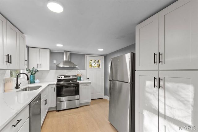 3221 Suncrest Avenue, St Louis, MO 63114