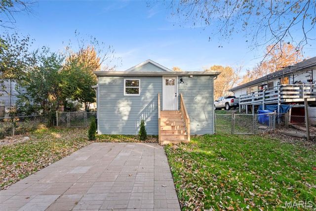 3221 Suncrest Avenue, St Louis, MO 63114