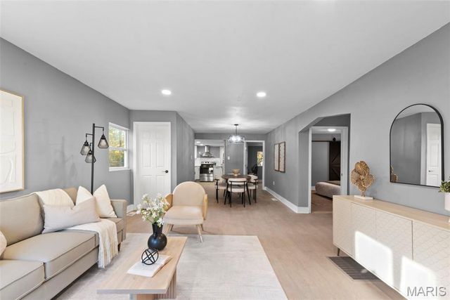 3221 Suncrest Avenue, St Louis, MO 63114