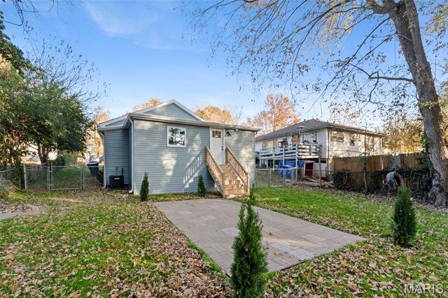 3221 Suncrest Avenue, St Louis, MO 63114