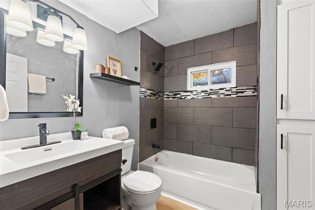 3221 Suncrest Avenue, St Louis, MO 63114