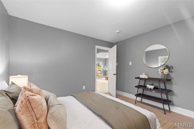 3221 Suncrest Avenue, St Louis, MO 63114