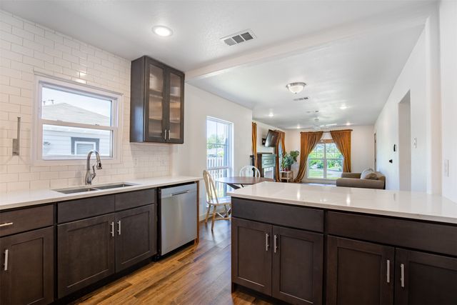 1239 Whitaker Avenue, Dallas, TX 75216