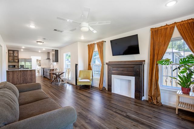 1239 Whitaker Avenue, Dallas, TX 75216