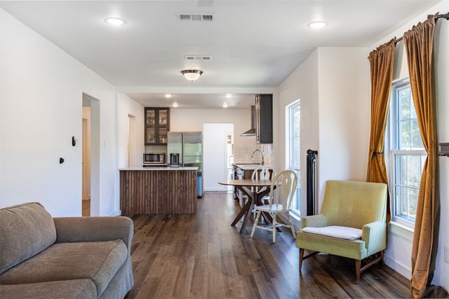 1239 Whitaker Avenue, Dallas, TX 75216