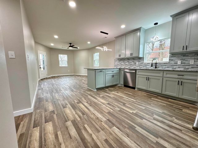 302 W Commerce St, Morrilton, AR 72110