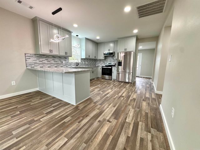 302 W Commerce St, Morrilton, AR 72110