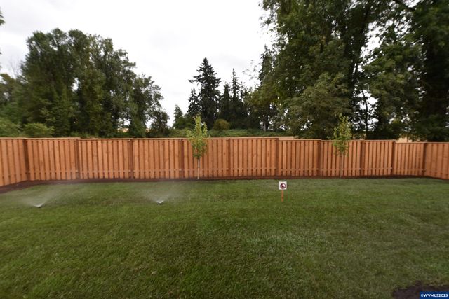 845 Oakleaf Wy, Silverton, OR 97381