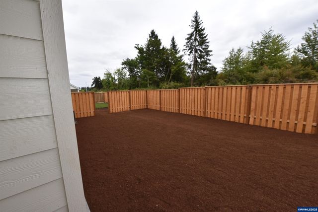 845 Oakleaf Wy, Silverton, OR 97381