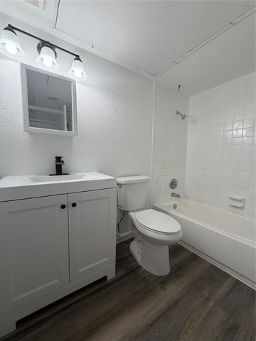 10501 South Drive 293, Houston, TX 77099