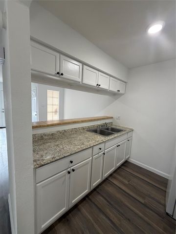 10501 South Drive 293, Houston, TX 77099