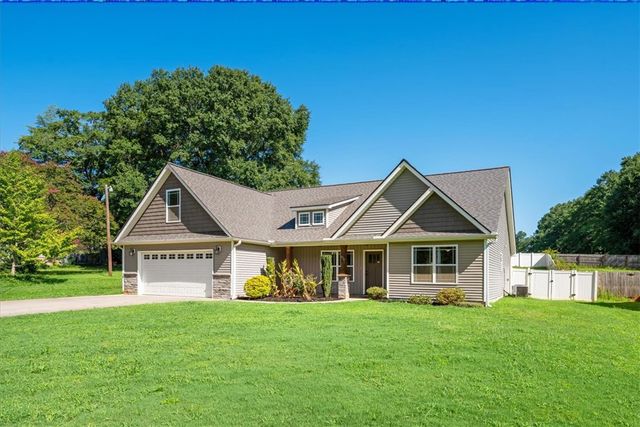 176 Coleman Road, Wellford, SC 29385