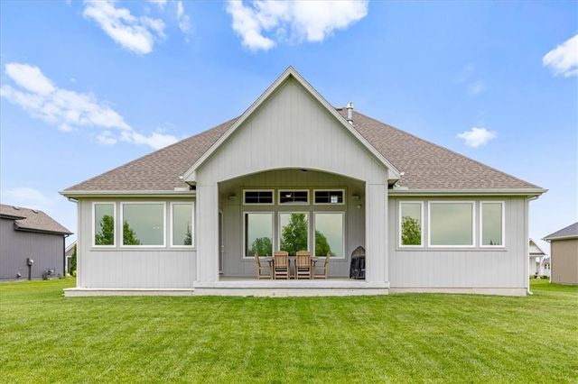 4380 Aspen Drive, Basehor, KS 66007