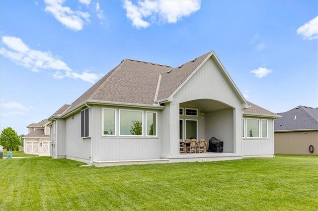 4380 Aspen Drive, Basehor, KS 66007