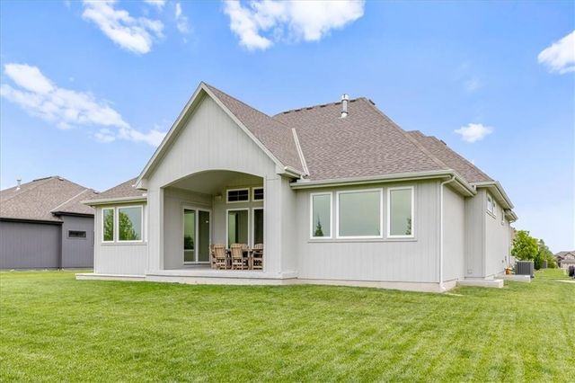4380 Aspen Drive, Basehor, KS 66007