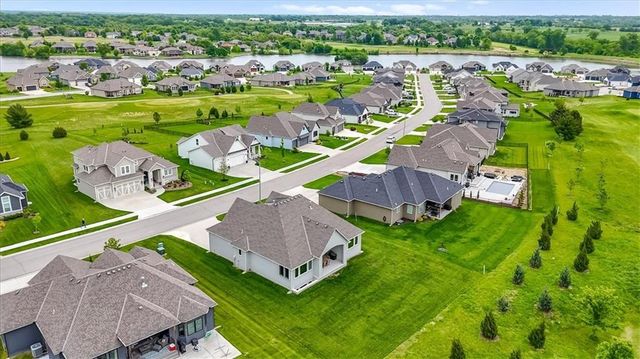 4380 Aspen Drive, Basehor, KS 66007