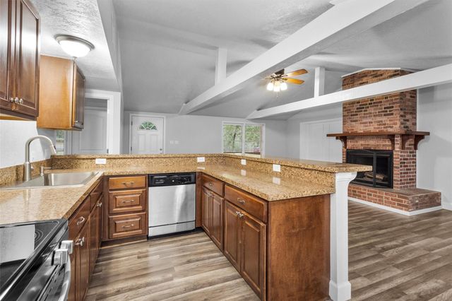 6416 Oak Knoll Road, Montgomery, TX 77316