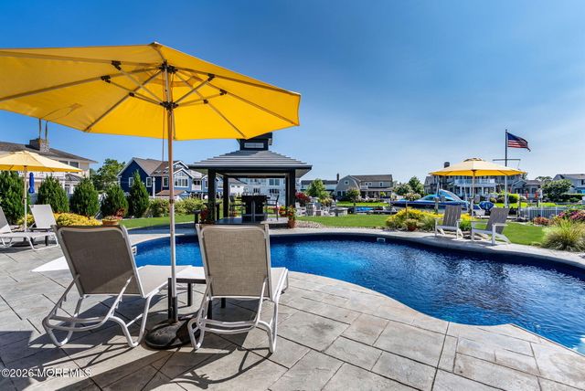16 Meadow Avenue, Monmouth Beach, NJ 07750