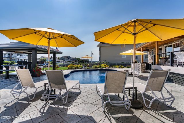 16 Meadow Avenue, Monmouth Beach, NJ 07750