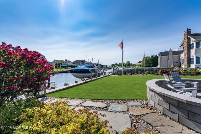 16 Meadow Avenue, Monmouth Beach, NJ 07750