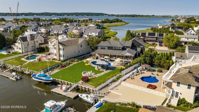 16 Meadow Avenue, Monmouth Beach, NJ 07750