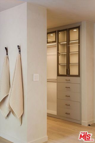 1820 Rising Glen Road, West Hollywood, CA 90069